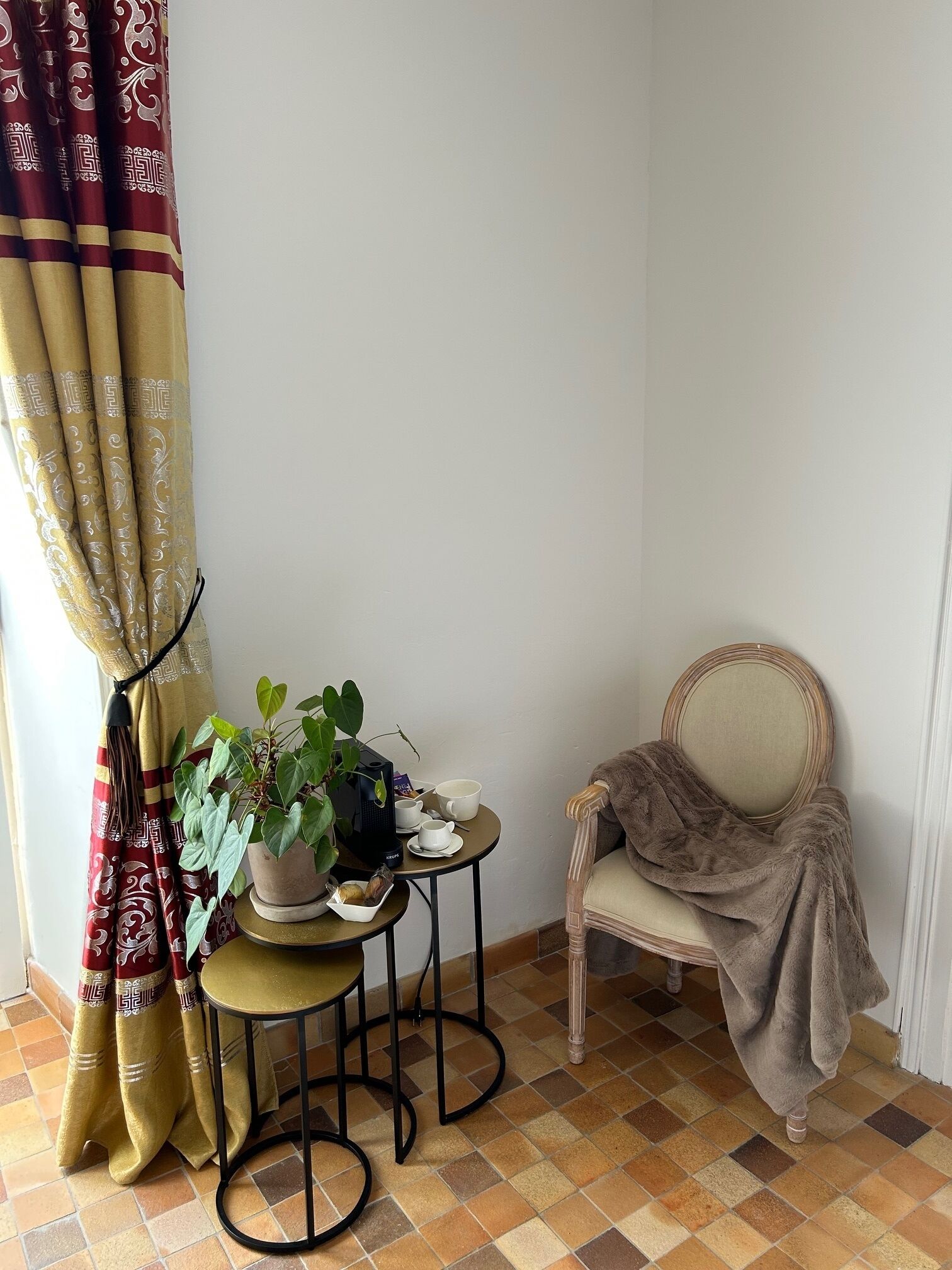 Double Room (Jean Ysoré) | Premium bedding, desk, soundproofing, cribs/infant beds