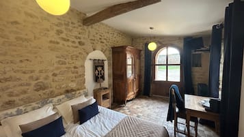 Chambre Double (Aldéarde) | Literie de qualité supérieure, bureau, chambres insonorisées