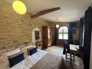 Doppelzimmer (Aldéarde) | Hochwertige Bettwaren, Schreibtisch, schallisolierte Zimmer, Babybetten