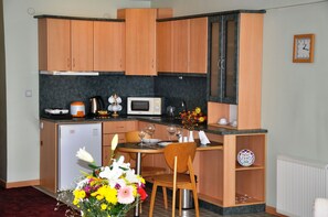 Appartement, 1 chambre | Cuisinette privée | Bouilloire électrique