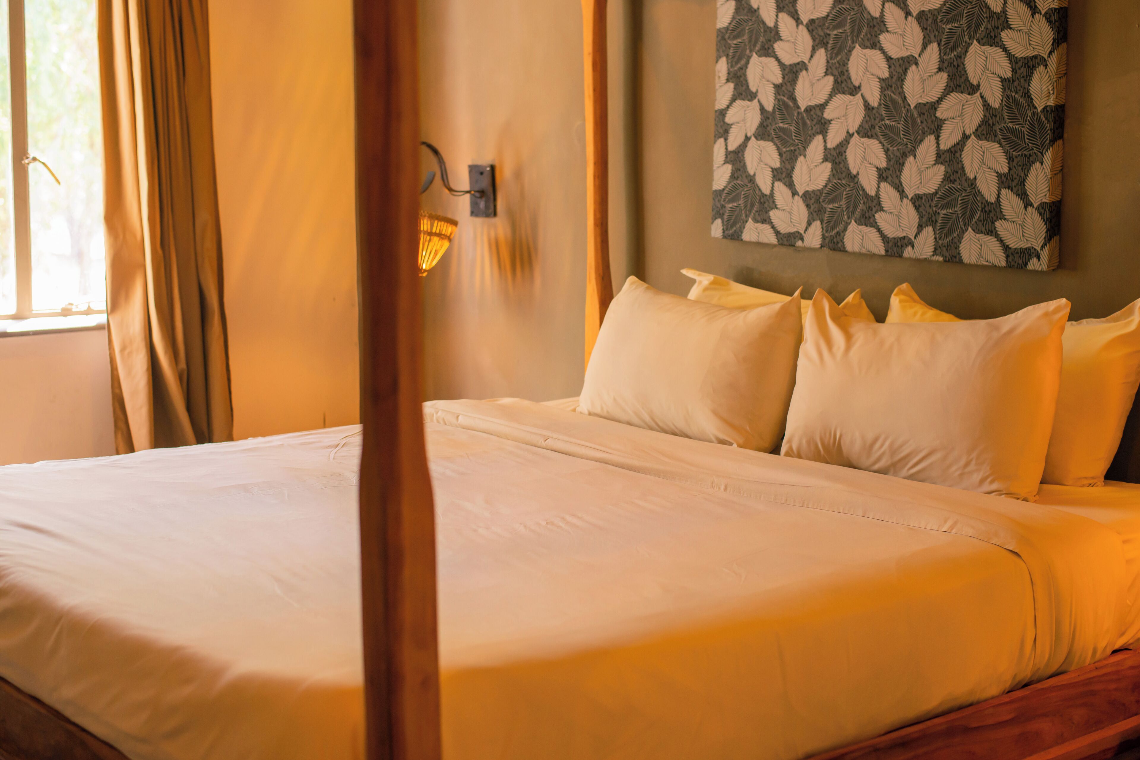 Deluxe Room | Desk, blackout drapes, WiFi