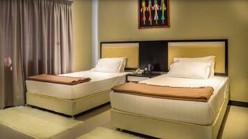 Bureau, rideaux occultants, Wi-Fi