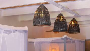 Family Suite | Desk, blackout drapes, WiFi