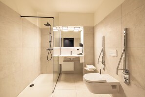 Twin Room | Bathroom | Combined shower/tub, hair dryer, towels, soap - Bremberg Hotel (Bierbeek)