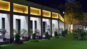 Front of property โ evening/night