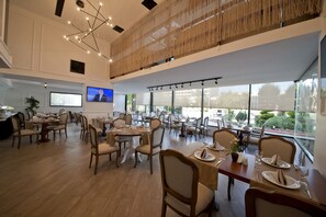 Frühstück, Mittagessen und Abendessen