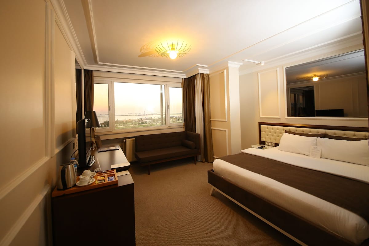 Deluxe Double Room | Premium bedding, minibar, in-room safe, desk