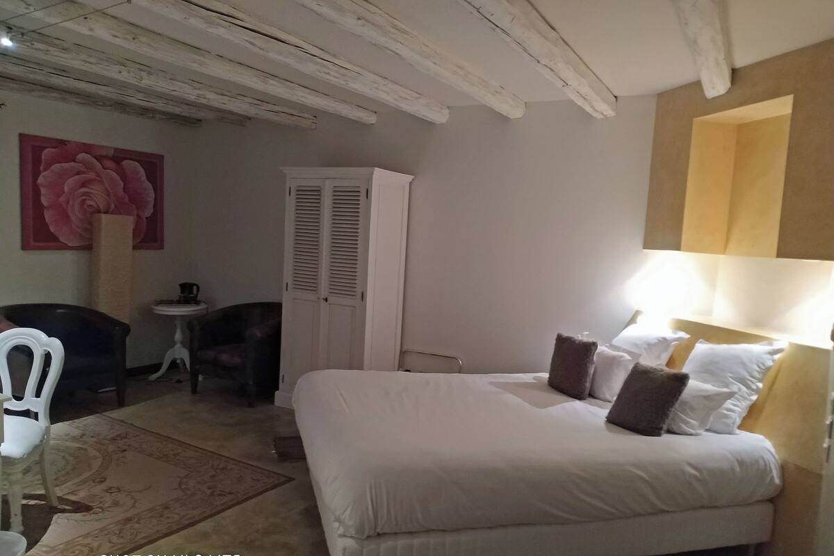 In-room safe, desk, free cots/infant beds, free WiFi