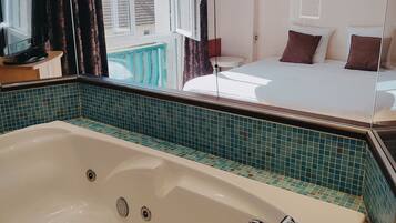 標準雙人房 | 客房內保險箱、書桌、免費搖籃/嬰兒床、免費無線上網