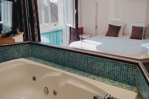 Standard Double Room | In-room safe, desk, free cribs/infant beds, free WiFi