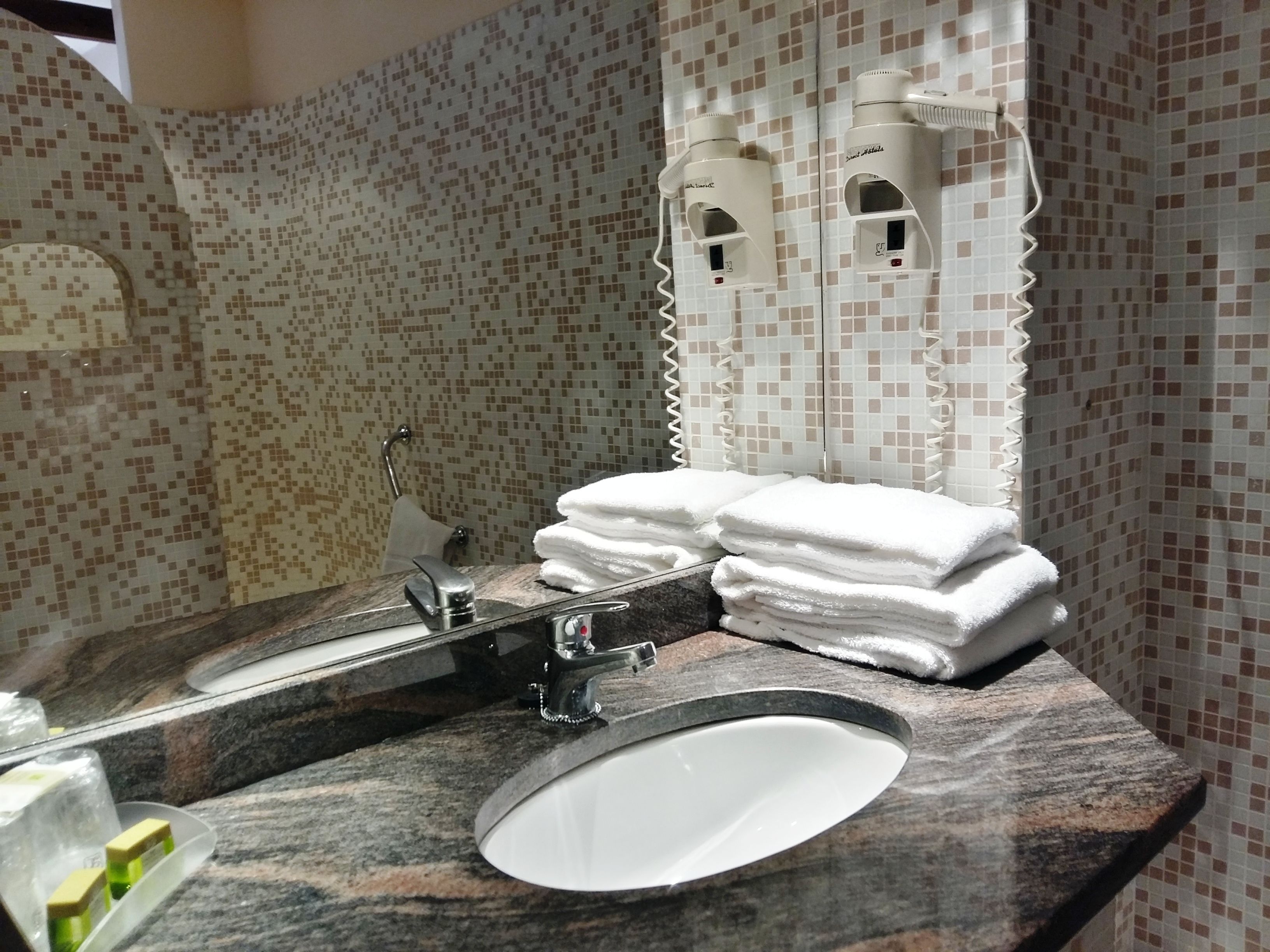 standard double room | bathroom sink