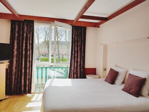 In-room safe, desk, free cribs/infant beds, free WiFi - Logis Hôtel Les Pages (Luneville)