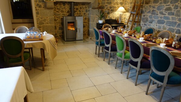 Free daily continental breakfast
