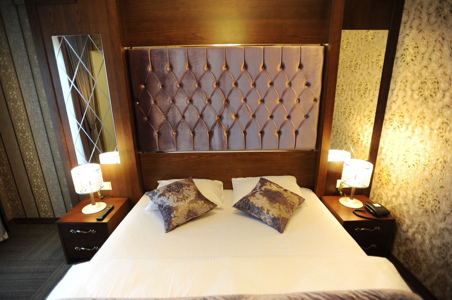 迷你吧、房內夾萬、書桌、隔音