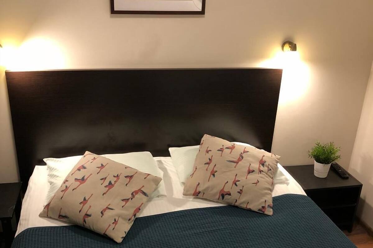 Quarto casal standard | Roupas de cama premium, cofres nos quartos, escrivaninha