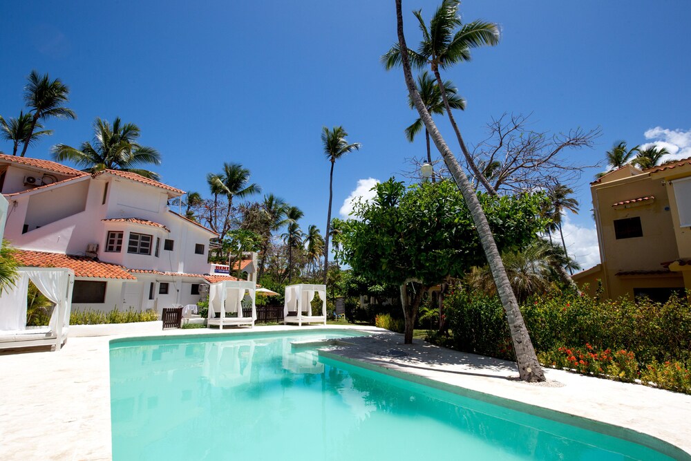 Los Corales Beach Village 2