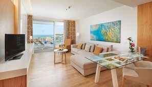 Minibar, Zimmersafe, Schreibtisch, Verdunkelungsvorhänge