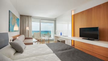 Frigobar, cofres nos quartos, escrivaninha, cortinas blackout