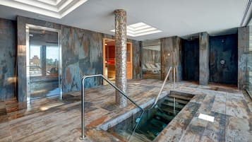 Indoor spa tub