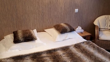 Superior Double Room | Desk, iron/ironing board, cribs/infant beds, free WiFi