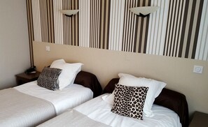 Superior Double Room | Desk, iron/ironing board, cribs/infant beds, free WiFi - Hôtel les Sapins (Le Menil)