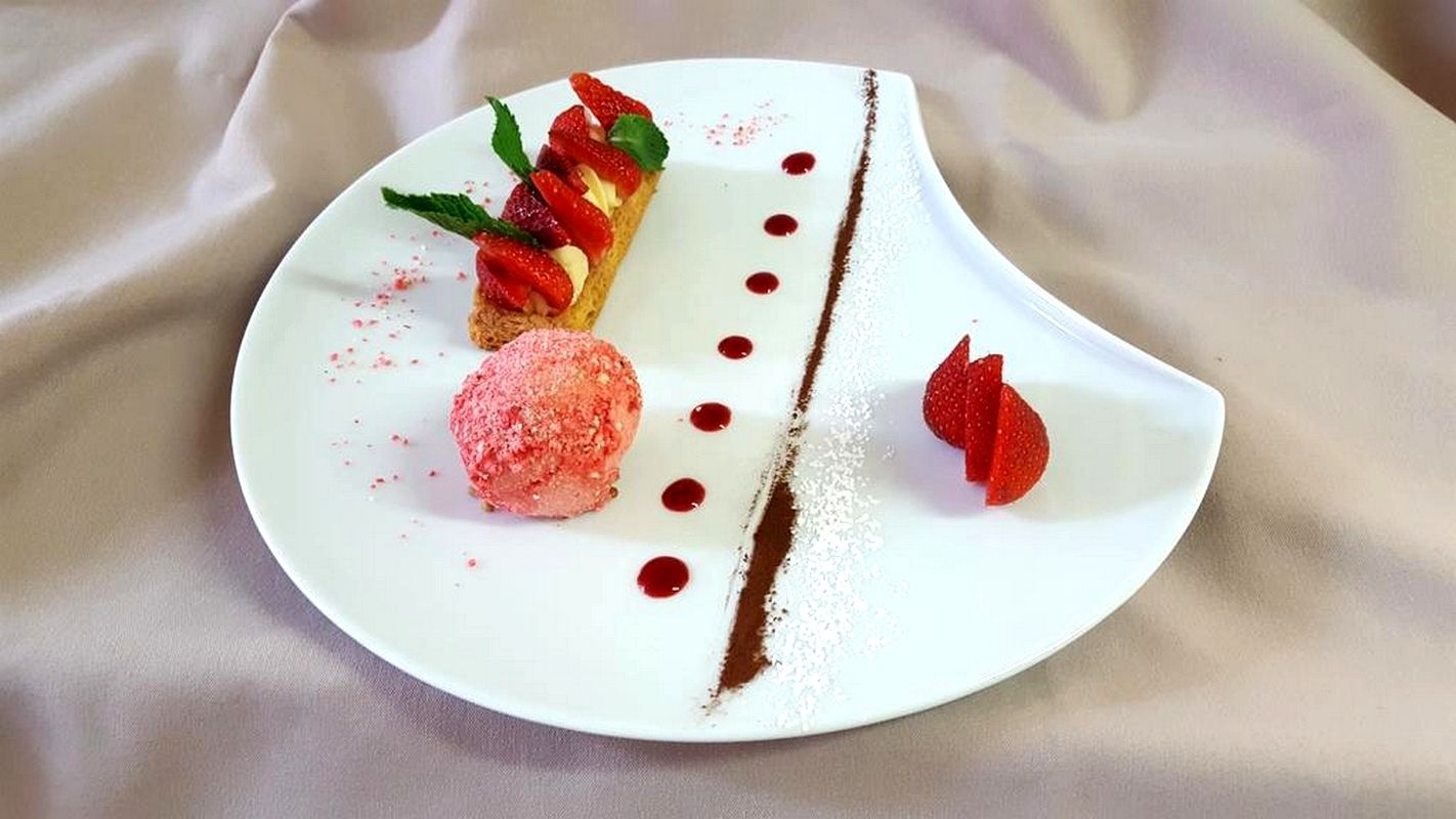 lunch and dinner served, french cuisine