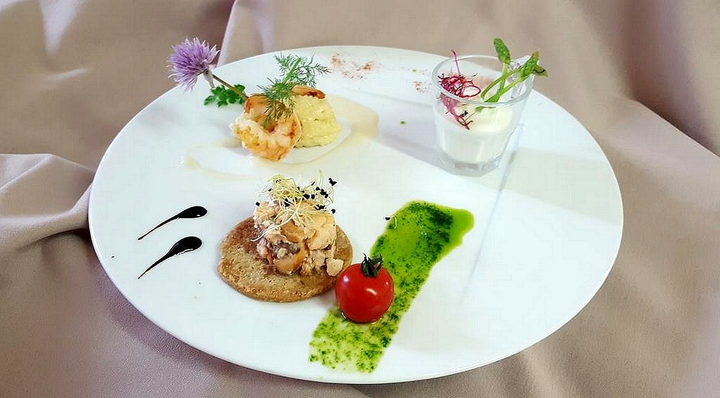 lunch and dinner served, french cuisine