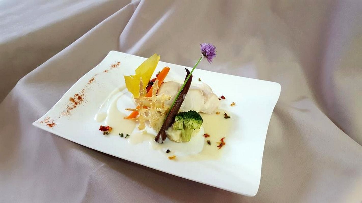 lunch and dinner served, french cuisine