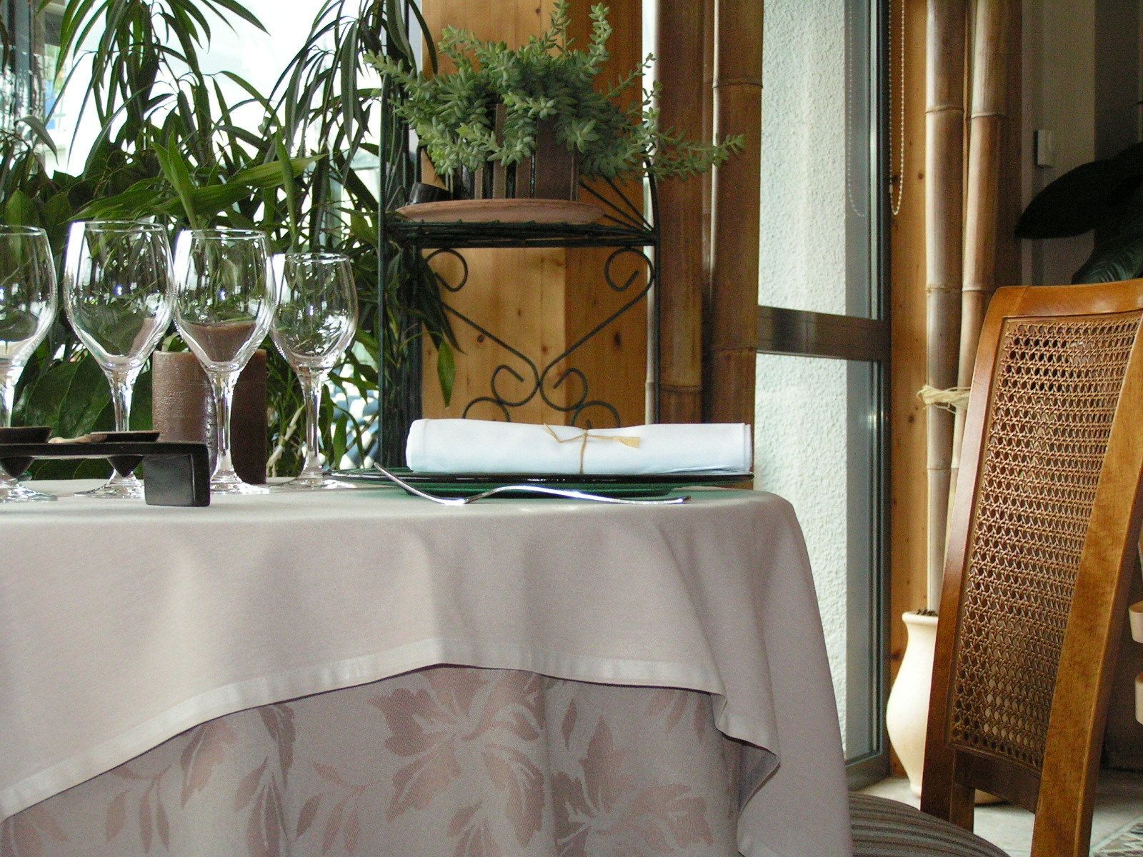 lunch and dinner served, french cuisine