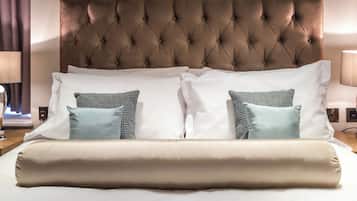 1 bedroom, Egyptian cotton sheets, premium bedding, in-room safe