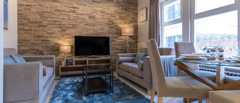 Appartement Exécutif, 1 chambre, cuisine | Salle de séjour | Télévision à écran plat