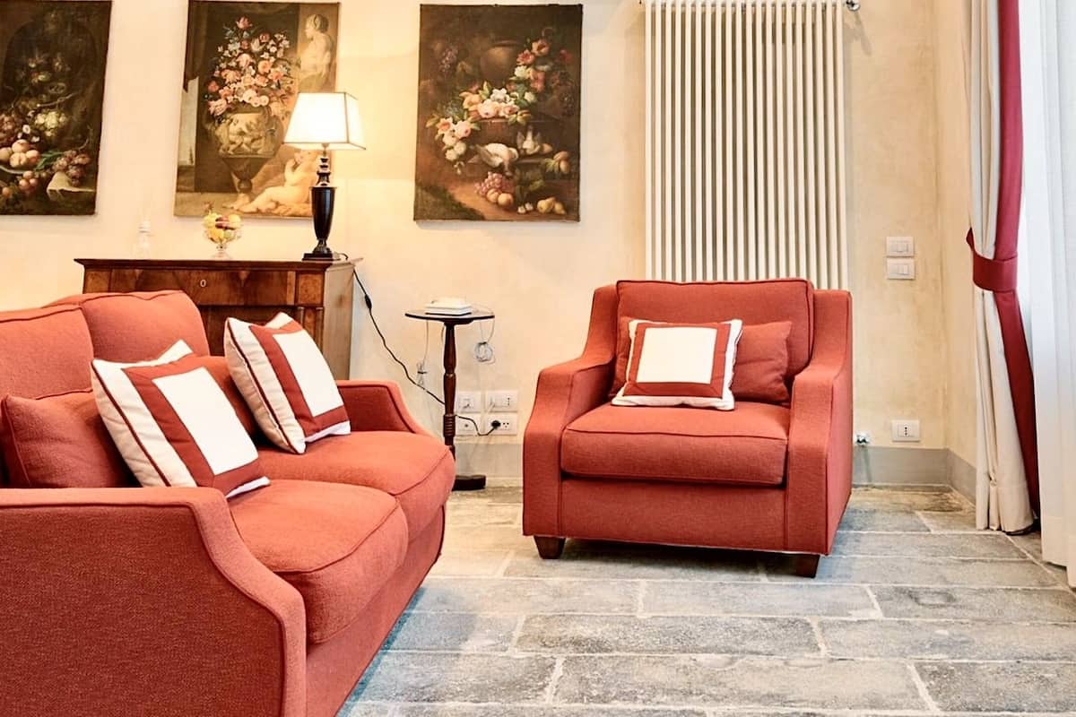 Suite superior (Rossa) | 1 dormitorio, ropa de cama de alta calidad, minibar y wifi gratis