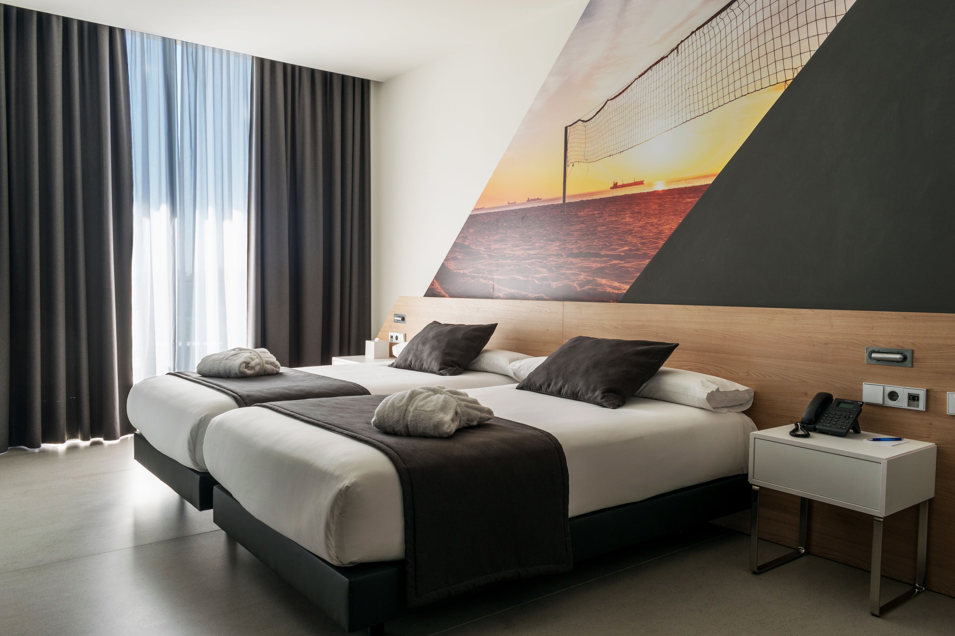 エジプト綿のシーツ、高級寝具、羽毛の掛け布団、低反発ベッド