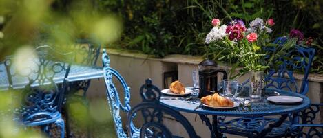 Deluxe Double Room, 3 Bedrooms | Terrace/patio