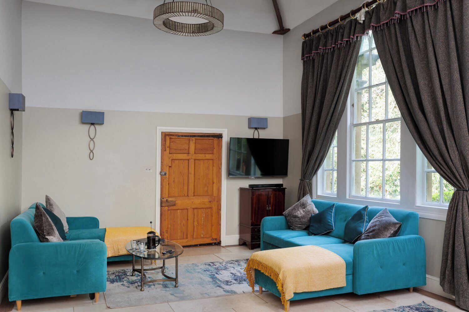Deluxe Double Room, 3 Bedrooms | Living area | Flat-screen TV