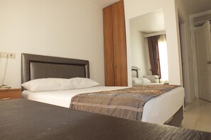 客房内保险箱、办公桌、隔音、熨斗/熨板