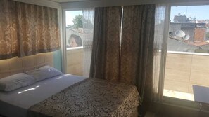 Comfort Triple Room | In-room safe, desk, soundproofing, iron/ironing board - Ayyildizlar Hotel (Istanbul)