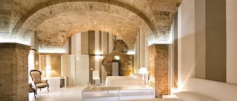 Suite | In-room safe, individually furnished, desk, free cribs/infant beds