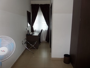 Deluxe Room | 1 quarto, roupas de cama premium, frigobar, cofres nos quartos