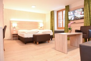 Ropa de cama de alta calidad, cortinas blackout y insonorización