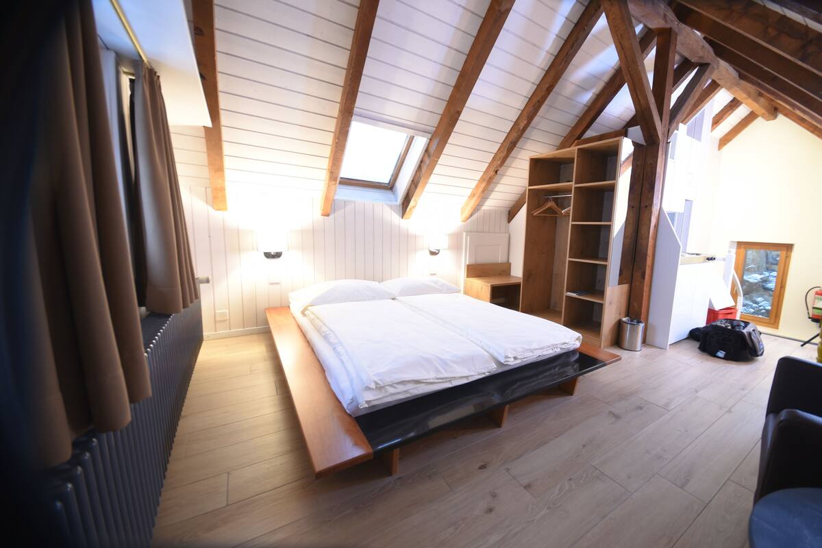Suite estudio romántica, cocineta, vista a la montaña (cleaning fees included) | Ropa de cama de alta calidad, cortinas blackout y insonorización