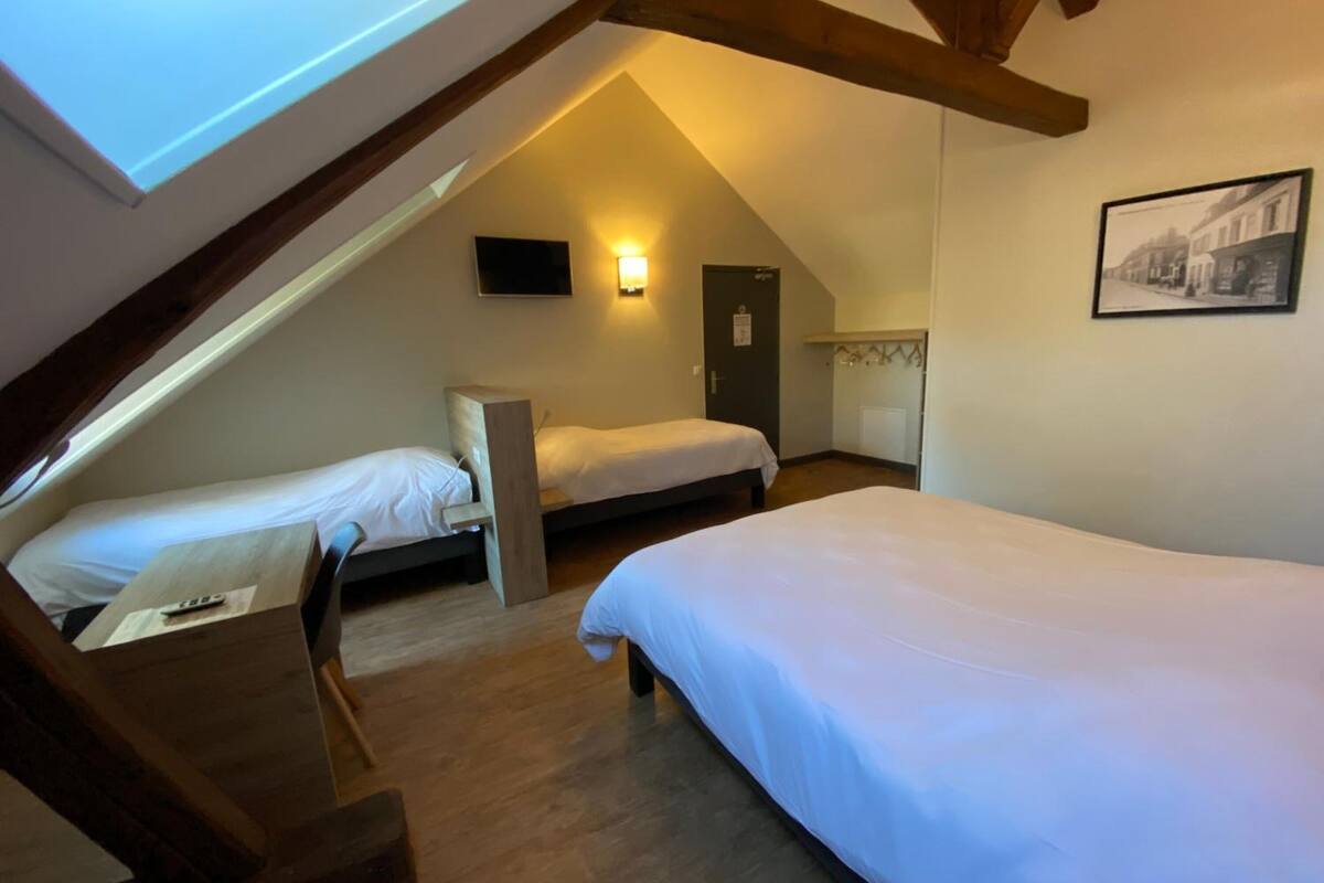 quadruple room | desk, free wifi, bed sheets
