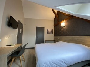 Tweepersoonskamer | Een bureau, gratis wifi, beddengoed