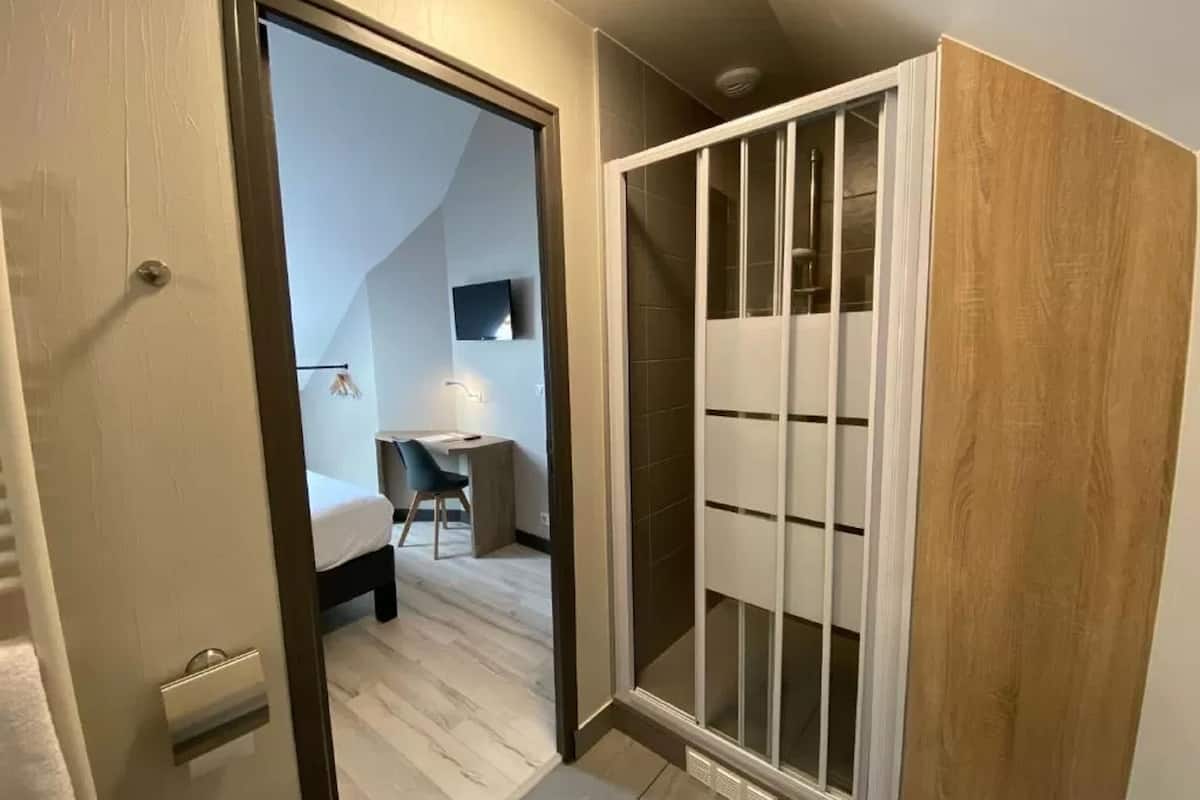 double room | desk, free wifi, bed sheets