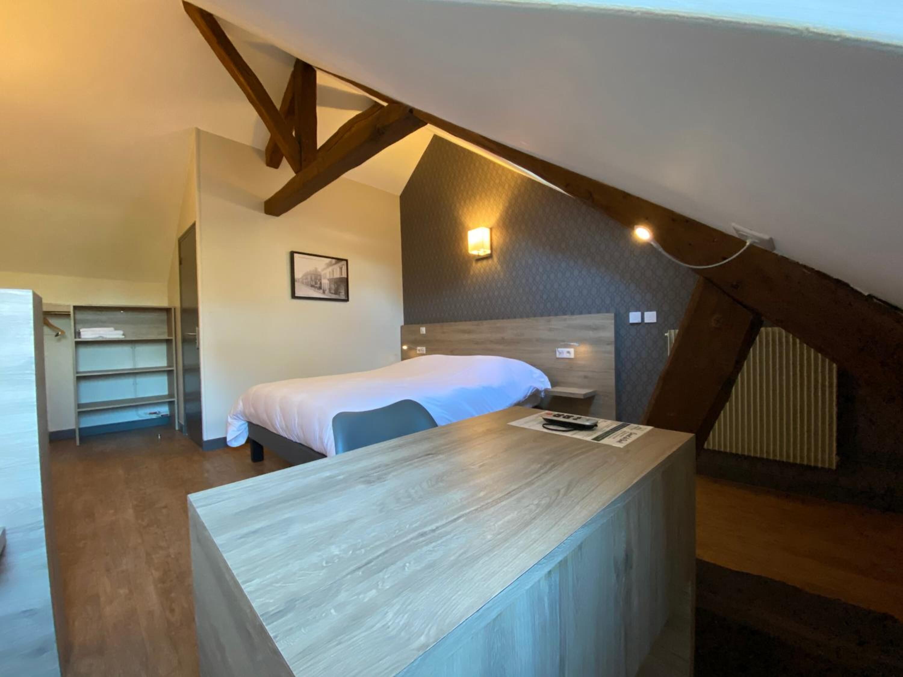 quadruple room | desk, free wifi, bed sheets