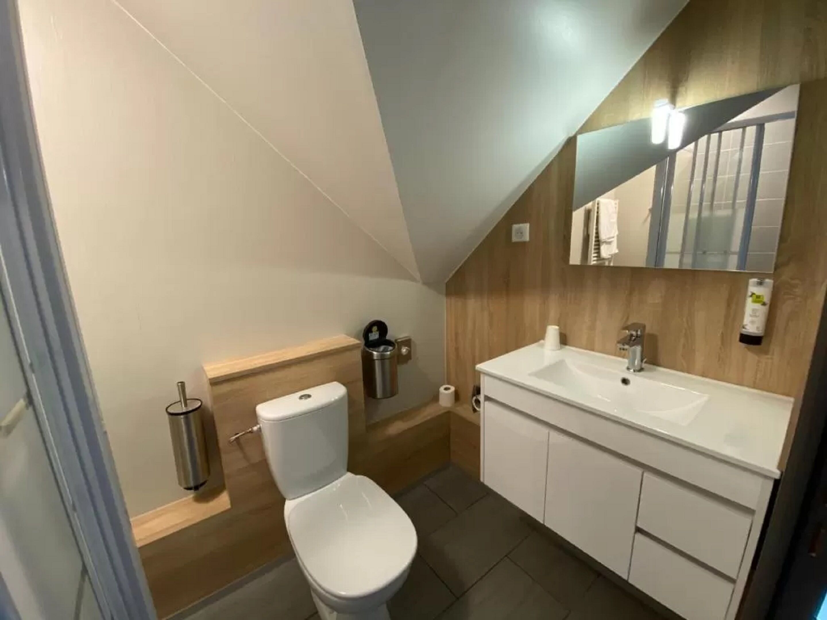 triple room | bathroom | towels