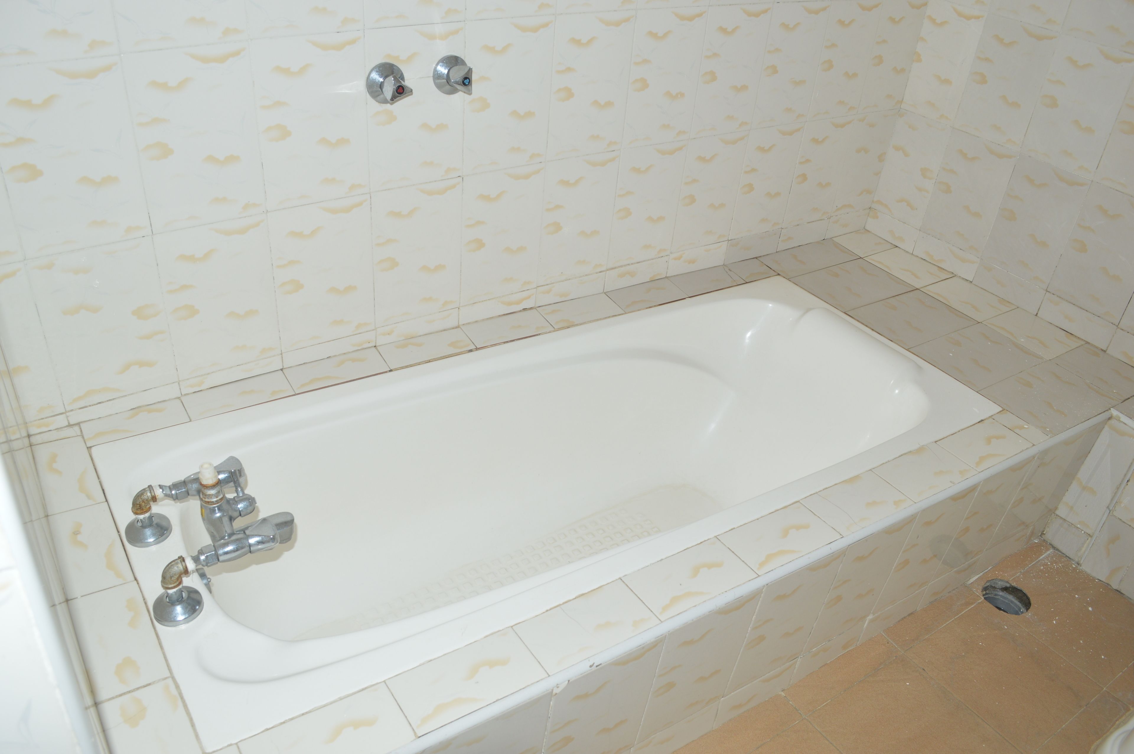 Shower, free toiletries, towels