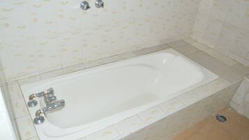 Shower, free toiletries, towels