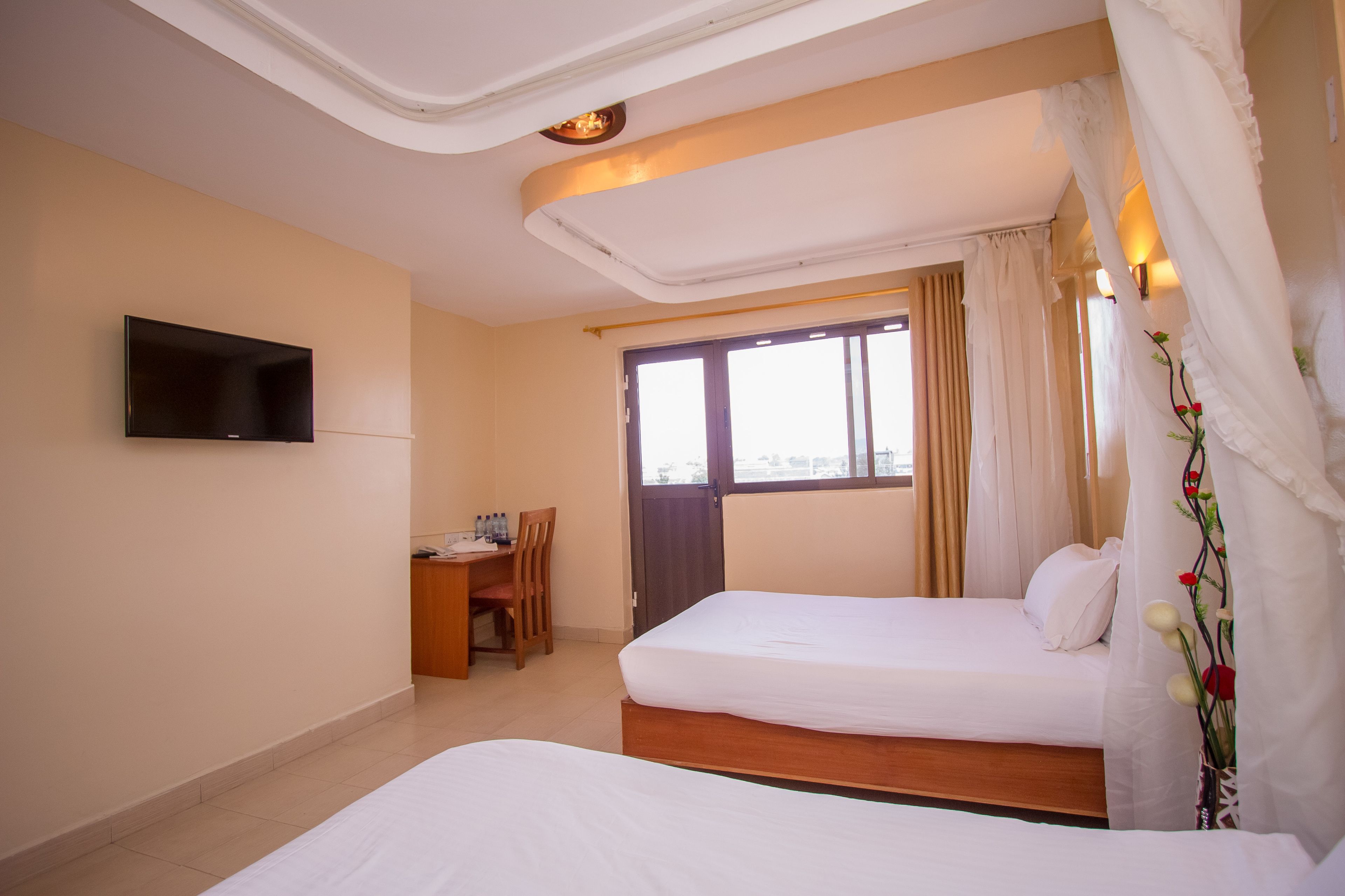Standard Twin Room | Desk, free WiFi