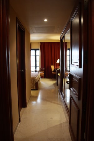 1 habitación, minibar, caja de seguridad en la habitación y escritorio